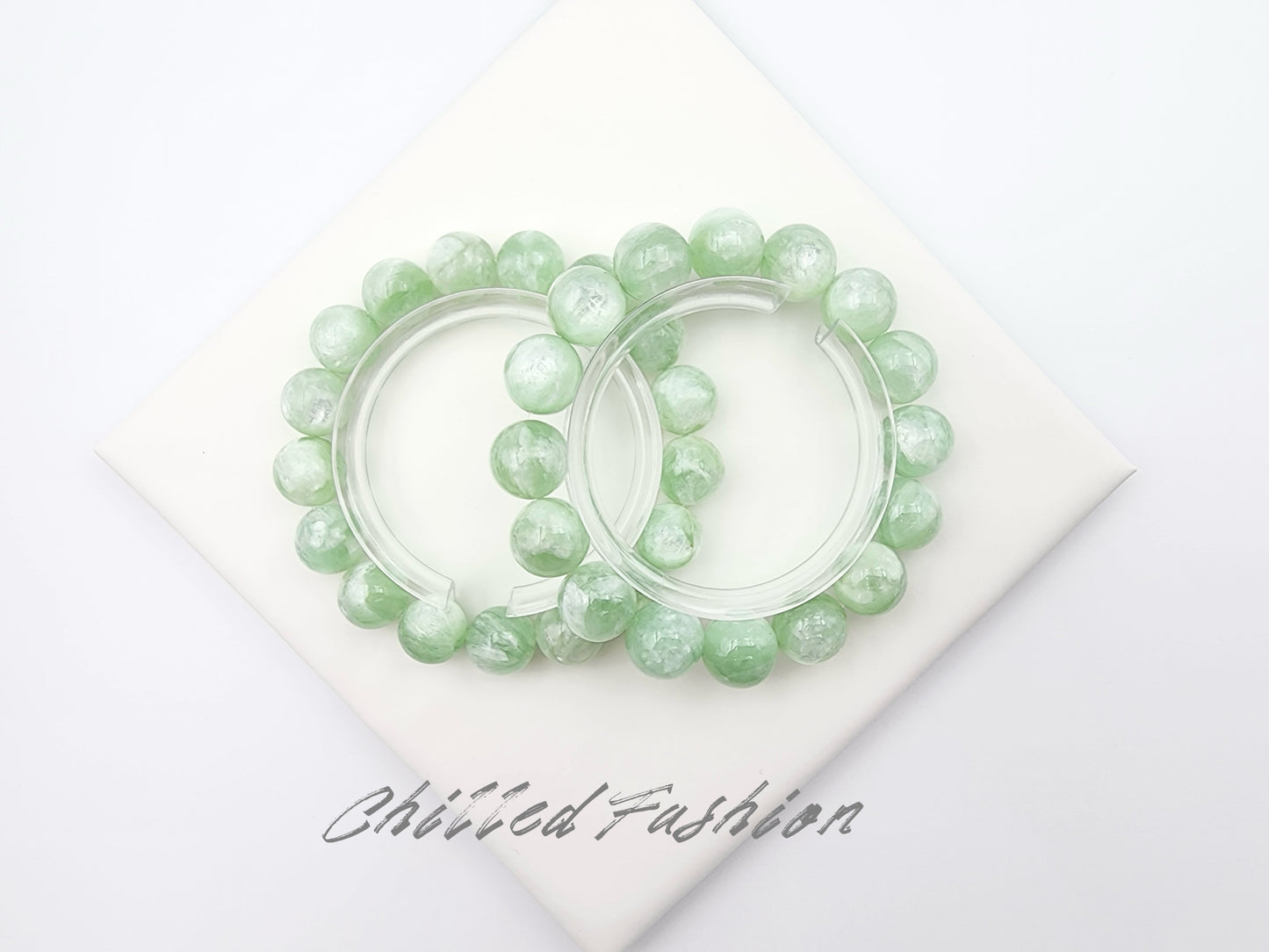 [Bracelet] Lustrous Light Green Emerald Lepidolite (翠祖母晶) Bracelet - A Touch of Elegance and Luxury