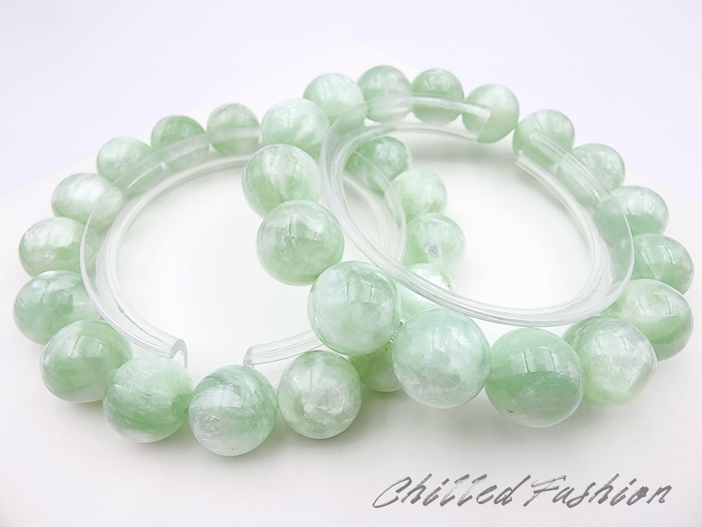 [Bracelet] Lustrous Light Green Emerald Lepidolite (翠祖母晶) Bracelet - A Touch of Elegance and Luxury