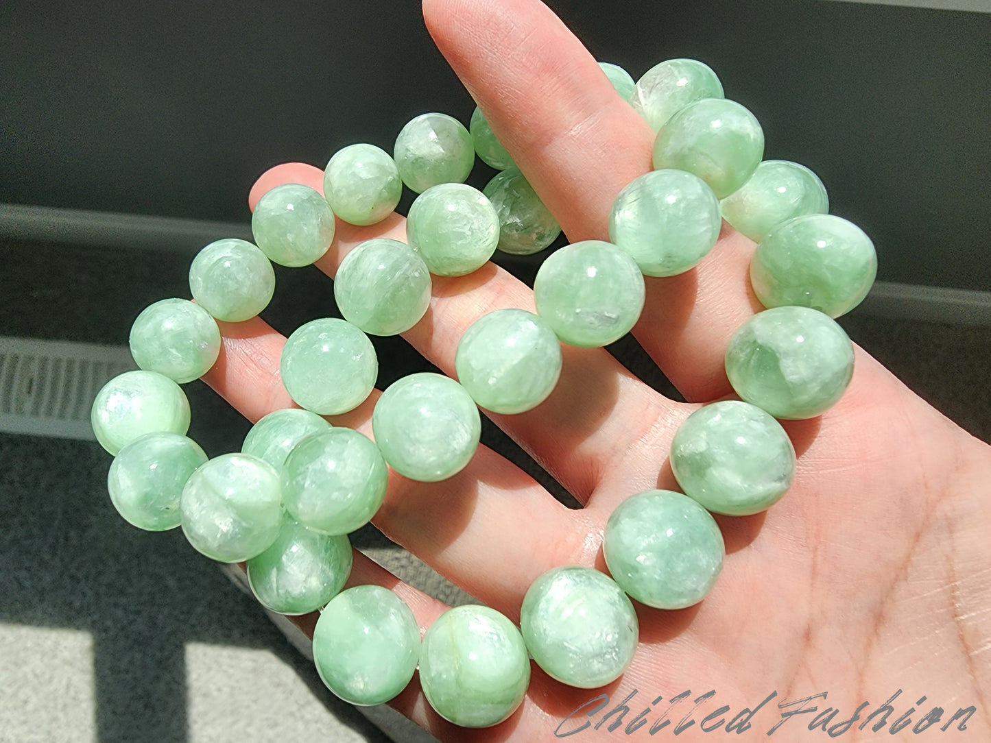 [Bracelet] Lustrous Light Green Emerald Lepidolite (翠祖母晶) Bracelet - A Touch of Elegance and Luxury