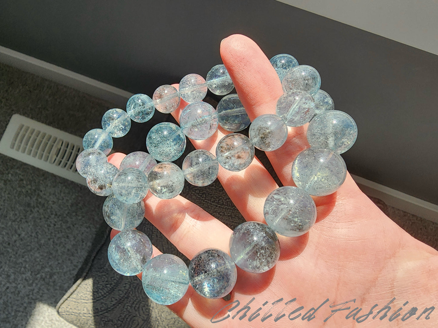 [Bracelet] 12mm Sparkling Aquamarine Bracelet with Natural Black Dots