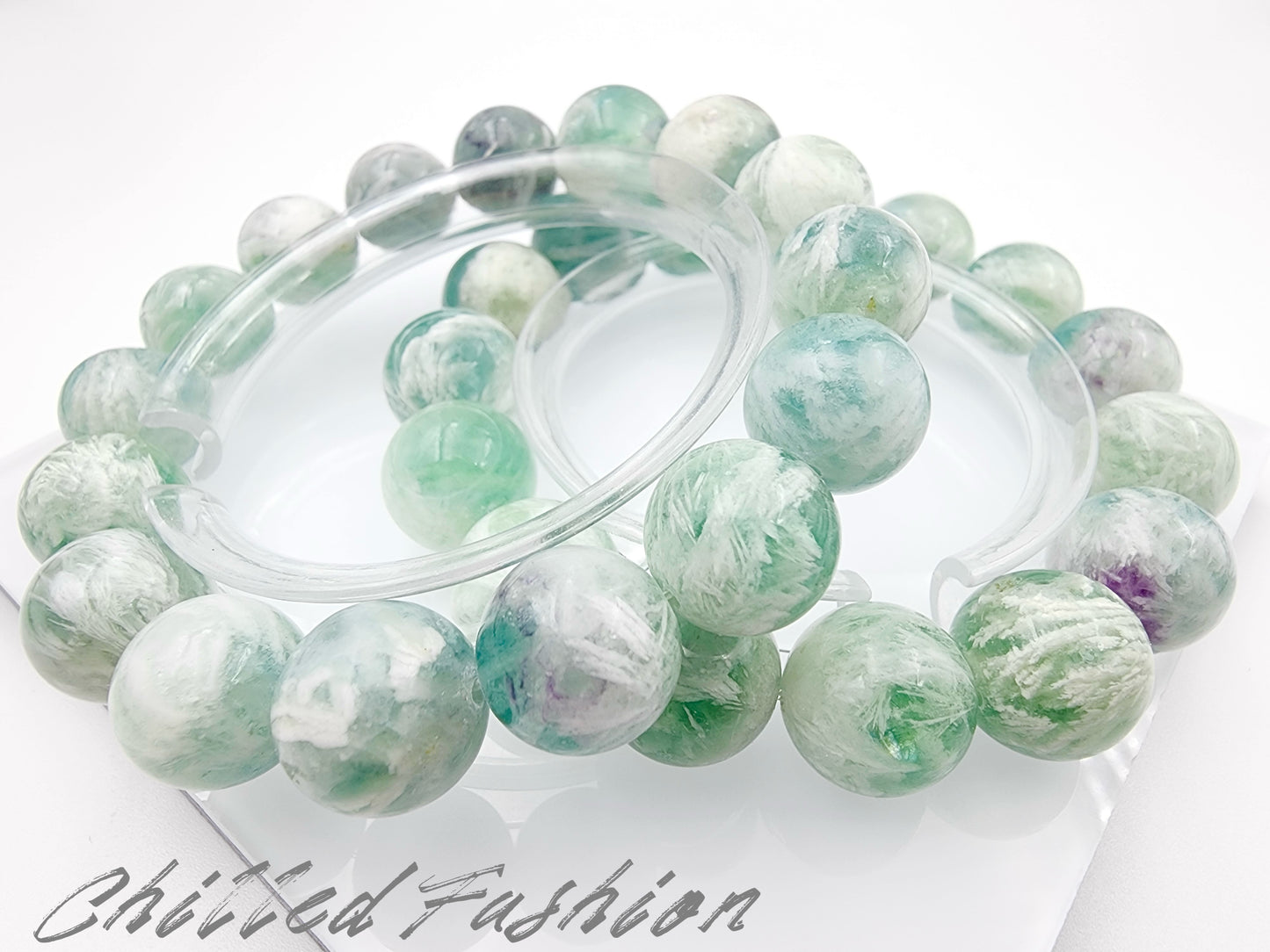 [Bracelet] Feather-Inlaid Fluorite Bracelet: A Stunning Piece of Nature’s Artistry