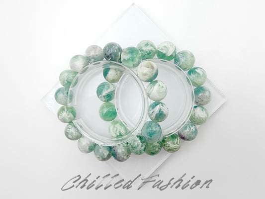 [Bracelet] Feather-Inlaid Fluorite Bracelet: A Stunning Piece of Nature’s Artistry