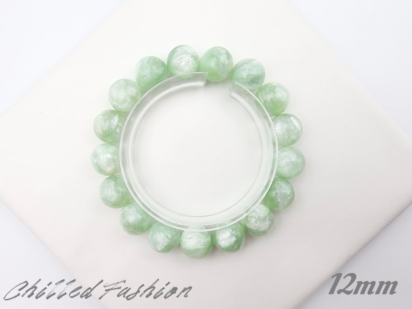 [Bracelet] Lustrous Light Green Emerald Lepidolite (翠祖母晶) Bracelet - A Touch of Elegance and Luxury