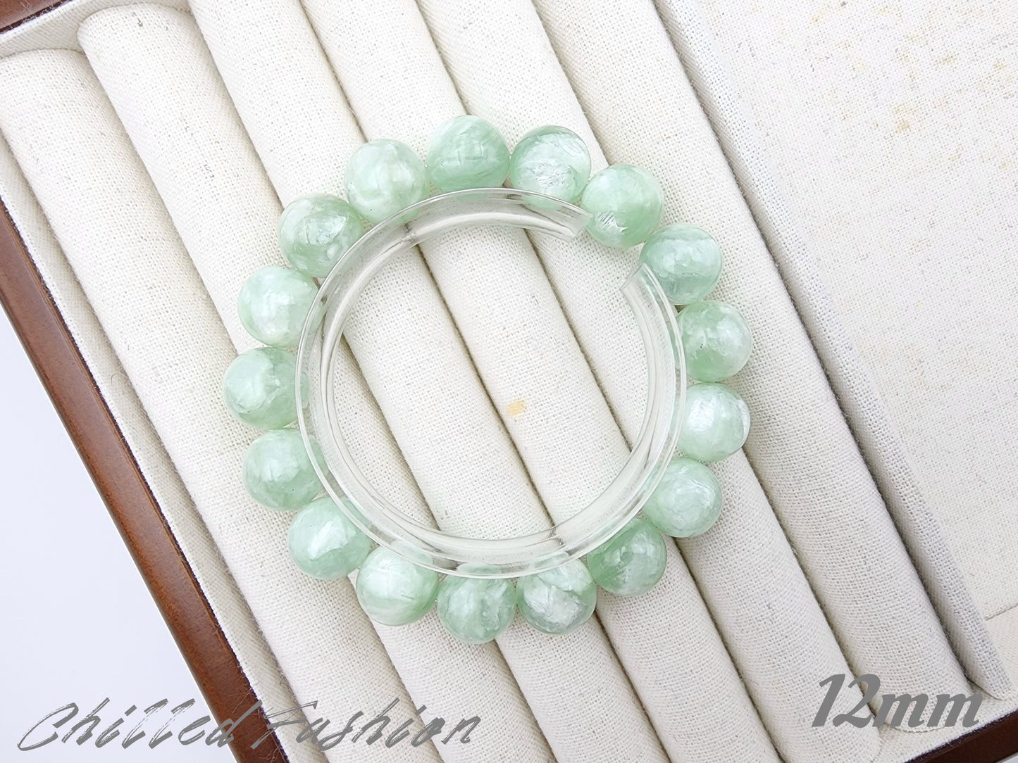 [Bracelet] Lustrous Light Green Emerald Lepidolite (翠祖母晶) Bracelet - A Touch of Elegance and Luxury