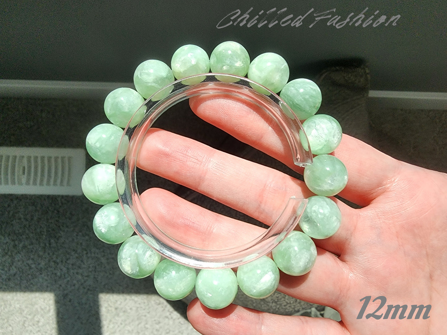 [Bracelet] Lustrous Light Green Emerald Lepidolite (翠祖母晶) Bracelet - A Touch of Elegance and Luxury