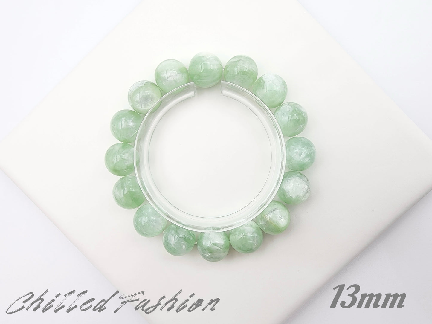 [Bracelet] Lustrous Light Green Emerald Lepidolite (翠祖母晶) Bracelet - A Touch of Elegance and Luxury