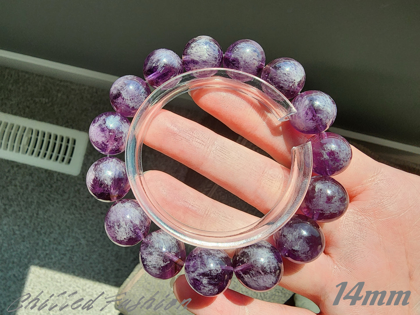 [Bracelet] Natural Amethyst Bracelet with Snow Feather Inclusions