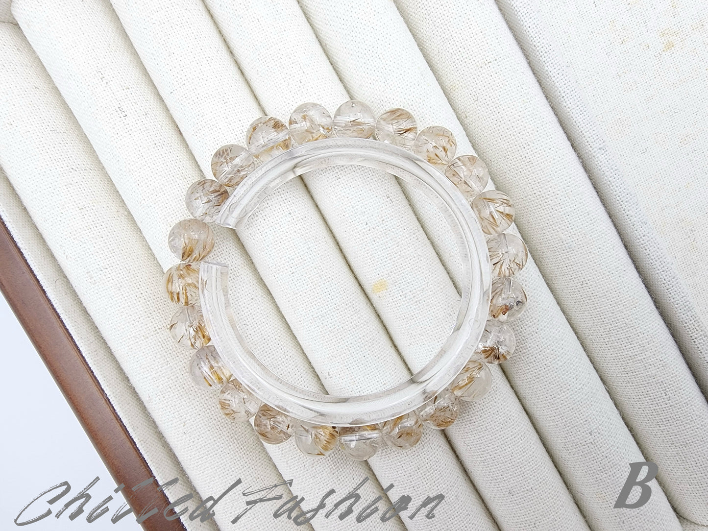 [Bracelet] 8mm Titanium Quartz Bracelet with Feather-Like Golden Rutile