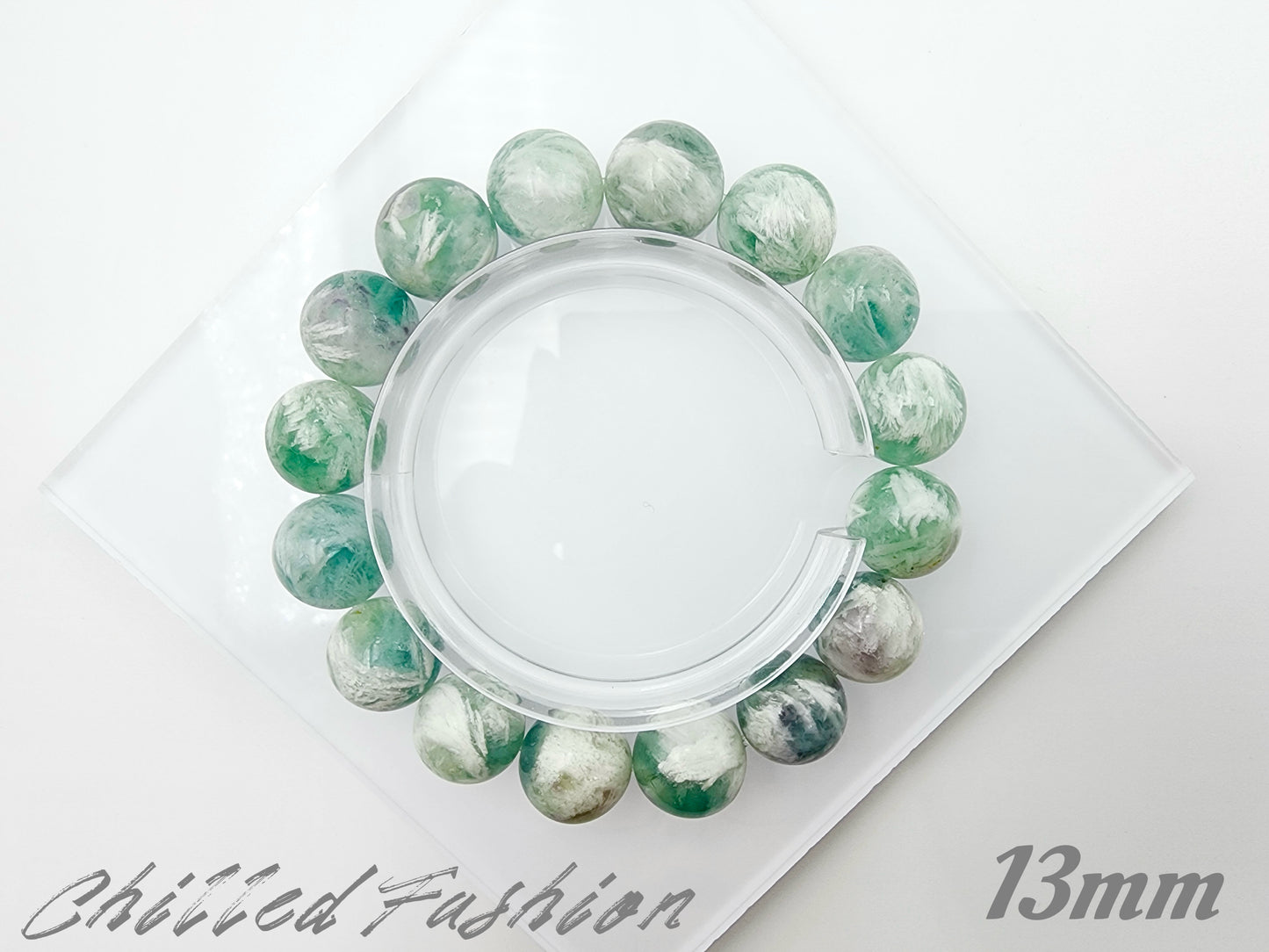 [Bracelet] Feather-Inlaid Fluorite Bracelet: A Stunning Piece of Nature’s Artistry
