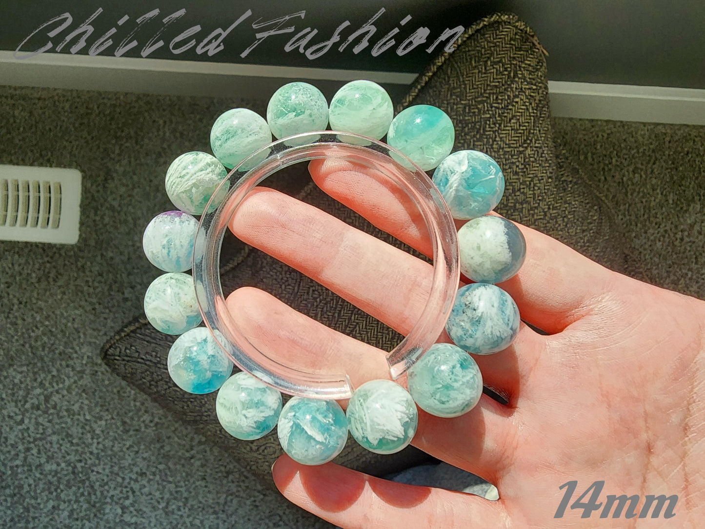 [Bracelet] Feather-Inlaid Fluorite Bracelet: A Stunning Piece of Nature’s Artistry