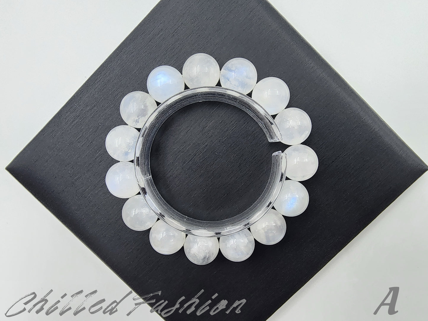 [Bracelet] Moonlit Night: 15mm Blue Sheen Moonstone 蓝月光 Bracelet