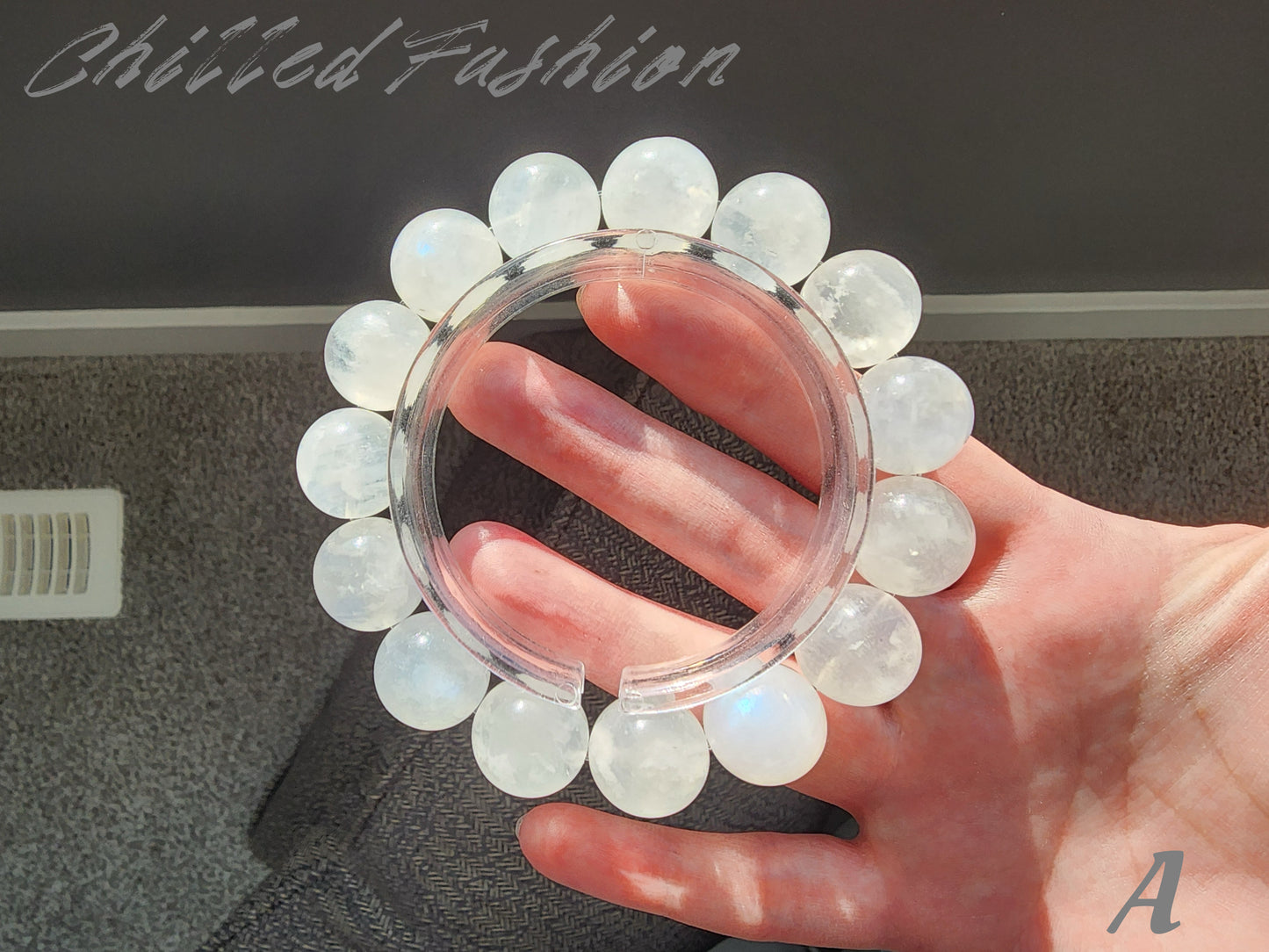 [Bracelet] Moonlit Night: 15mm Blue Sheen Moonstone 蓝月光 Bracelet