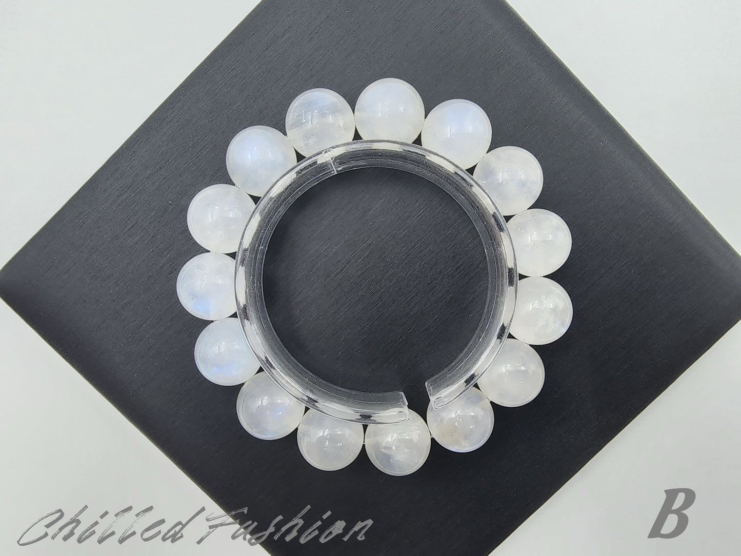 [Bracelet] Moonlit Night: 15mm Blue Sheen Moonstone 蓝月光 Bracelet